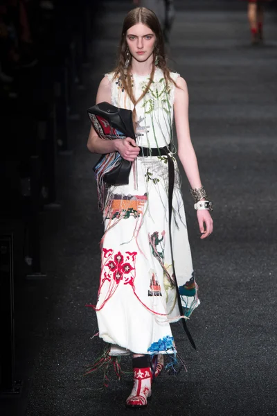 Look 18